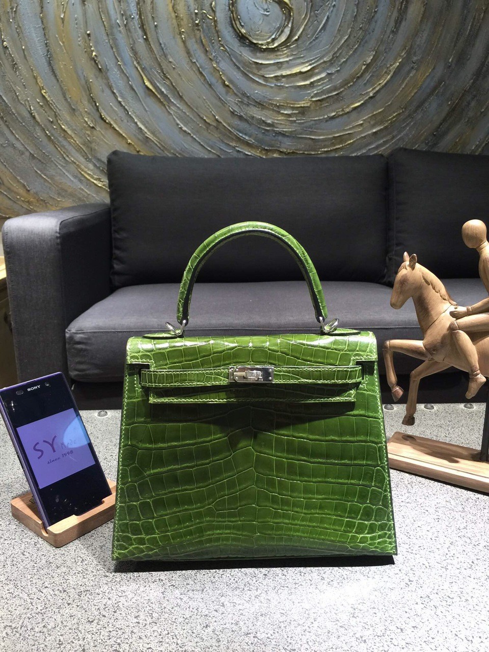 Hermes Shiny Alligator Crocodile Kelly 25cm Sellier Rigide Gold Hardware Handstitched, Pelouse 6G RS19486